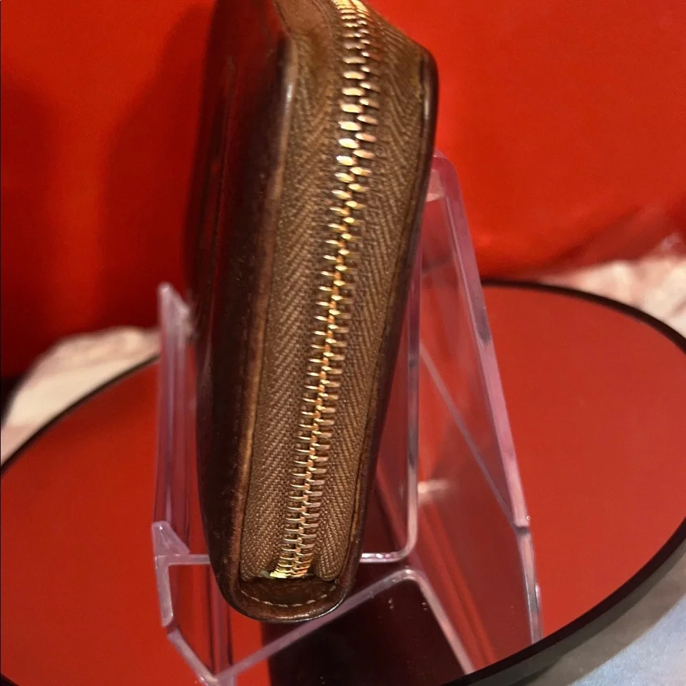 Gucci Dark Brown Leather Wallet in good used condition - Picture 9 of 12